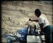 Francesco Del Casino dipinge il murales a Felice Cascione.nDel Casino, è un pittore senese. Nel 1964 si trasferisce in Sardegna, dove dipinge circa il 90% dei famosi murales di Orgosolo. nQuesto film documenta la realizzazione di un murales dedicato al partigiano Felice Cascione, ad Alto, in provincia di Cuneo, dove Cascione venne ucciso dai fascisti, nel 1944.nCascione è stato un medico e partigiano imperiese, autore del testo di