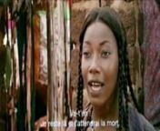 ENGLISH BELOWn Koumbi est une cité dominée par un empereur, maître de l&#39;univers. Elle est frappée par la misère. Pour lui redonner prospérité, les prêtres de l&#39;empereur doivent pratiquer un sacrifice humain habituel auquel le peuple ne croit plus. Sia est désignée pour le sacrifice. Mais elle est fiancée à Mamadi, un vaillant lieutenant de l&#39;armée. nnUn film de Dani Kouyaté, 2000, Burkina Faso, Fiction, 95mins, avec Fatoumata Diawara, Sotigui Kouyaté, Habib Dembélé, Hamadoun Kas