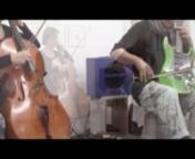 K O N Z E R TnnFreie Improvisation mit dem Duo Ulrike Brand, Cello undnOlaf Rupp, ElektrogitarrennSamstag &#124; 20. Februar 2016 &#124; 20 UhrnnAus dem spezifischen Zusammenklang von Cello und Elektrogitarre entspringt die eigene Poetik des Duos.nCello und Elektrogitarre weisen trotz ihrer unterschiedlichen semantischen Felder – Cello als das mit dem romantischen Klangideal behaftete akustische Instrument und E-Gitarre als Synonym für Rockmusik – zum Verwechseln ähnliche Klangfarben und Spieltechni