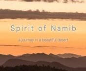 (english and afrikaans below)nIm ersten Teil unseres Videos laden wir euch ein zu einer Reise in die Weiten der Namibwüste.nNachdem der Sternenglanz der Nacht verblasst ist, sorgt die aufgehende Sonne für einen goldenen Tagesanbruch in den Bergen am Spreetshoogte Pass. Wir fliegen über die weiten Ebenen der Vornamib, erkunden steile Berge, besuchen die Sanddünen des Sossusvlei, durchwandern den Sesriem Canyon. Weiter geht es über den Kusieb Canyon in die verwunschene Landschaft des Tsondab
