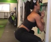 When a girl tightens her pony tail you know it&#39;s about to go down 😂... My Saturday SCULPT class was 🔥 at Training Revolution 🍑💪🏽 FIRST WEEK IS FREE! Get a head start on that New Year&#39;s resolution and come check us out. #TrainOn #TrainLikeAnAthlete #itslitcomethrunnWorkout:n3 rounds of 40 secs on 20 secs off of all 7 stationsn20 secs off = Active recovery (Rd.1 hand release push ups, Rd.2 squat jumps, Rd.3 burpees)n1 min of stationary core work in between each station.nn1. Sumo dep