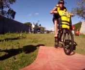 A sunny day, some good friends, a river and a ramp.nnnJumping in the Paraiba do Sul River in Guararema - SP - Brasil.nnMusic by: Long Beach Dub Allstars - Sunny Hours (Reprise)nFilmed with GoPro Hero and Canon T1inFilm by: Romero Benitez