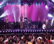 Grizzly Bear Performs &#92;