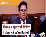 Suruhanjaya Pencegahan Rasuah Malaysia (SPRM) menafikan pegawainya menghubungi Ahli Parlimen Tasek Gelugor, Wan Saiful Wan Jan berhubung dakwaan ditawarkan “habuan” untuk menyokong Perdana Menteri, Anwar Ibrahim.&#60;br/&#62;&#60;br/&#62;Laporan Lanjut: &#60;br/&#62;https://www.freemalaysiatoday.com/category/bahasa/tempatan/2024/02/29/tiada-pegawai-sprm-hubungi-wan-saiful-kata-azam/&#60;br/&#62;&#60;br/&#62;Read More: &#60;br/&#62;https://www.freemalaysiatoday.com/category/nation/2024/02/29/azam-rubbishes-claim-bersatu-mp-contacted-over-pressure-to-back-pm/&#60;br/&#62;&#60;br/&#62;Free Malaysia Today is an independent, bi-lingual news portal with a focus on Malaysian current affairs.&#60;br/&#62;&#60;br/&#62;Subscribe to our channel - http://bit.ly/2Qo08ry&#60;br/&#62;------------------------------------------------------------------------------------------------------------------------------------------------------&#60;br/&#62;Check us out at https://www.freemalaysiatoday.com&#60;br/&#62;Follow FMT on Facebook: https://bit.ly/49JJoo5&#60;br/&#62;Follow FMT on Dailymotion: https://bit.ly/2WGITHM&#60;br/&#62;Follow FMT on X: https://bit.ly/48zARSW &#60;br/&#62;Follow FMT on Instagram: https://bit.ly/48Cq76h&#60;br/&#62;Follow FMT on TikTok : https://bit.ly/3uKuQFp&#60;br/&#62;Follow FMT Berita on TikTok: https://bit.ly/48vpnQG &#60;br/&#62;Follow FMT Telegram - https://bit.ly/42VyzMX&#60;br/&#62;Follow FMT LinkedIn - https://bit.ly/42YytEb&#60;br/&#62;Follow FMT Lifestyle on Instagram: https://bit.ly/42WrsUj&#60;br/&#62;Follow FMT on WhatsApp: https://bit.ly/49GMbxW &#60;br/&#62;------------------------------------------------------------------------------------------------------------------------------------------------------&#60;br/&#62;Download FMT News App:&#60;br/&#62;Google Play – http://bit.ly/2YSuV46&#60;br/&#62;App Store – https://apple.co/2HNH7gZ&#60;br/&#62;Huawei AppGallery - https://bit.ly/2D2OpNP&#60;br/&#62;&#60;br/&#62;#BeritaFMT #AzamBaki #WanSaifulWanJan #SPRM #Bersatu