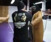 Kimbo Slice fights Sean Gannon. &#60;br/&#62;The fight&#39;s quite long and is a stand up fight apart from the odd knee choke hold good cheap shots.