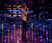 As his coach, Adam Levine, looks on, Morgan Wallen makes a bid for the live shows with &#92;
