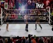 Snooki fistpumped her tiny, angry knuckles into another woman&#39;s face during her wrestling debut on &#92;