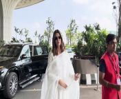 Kriti Sanon made another stylish appearance at the airport, showcasing a stunning ethnic ensemble that could easily become a favorite pick for this summer. Let&#39;s take a closer look at her latest fashion statement.&#60;br/&#62;&#60;br/&#62;#kritisanon #fashion #ethniclook#airportlook#bollywood #trending #fashiongoals #entertainmentnews #viralvideo #ians