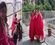 शिल्पा शेट्टी अपनी मां सुनंद शेट्टी और बहन शमिता शेट्टी के साथ जम्मू-कश्मीर स्थित वैष्णो देवी के दर्शन करने गई। वहीं शिल्पा शेट्टी की वैष्णो देवी से कई वीडियो और तस्वीरें सामने आई हैं जो जमकर वायरल हो रही हैं। अब सोशल मीडिया पर शिल्पा को ट्रोल किया जा रहा है। देखिए उनका वो वीडियो। &#60;br/&#62; &#60;br/&#62;Shilpa Shetty along with her mother Sunand Shetty and sister Shamita Shetty went to visit Vaishno Devi in Jammu and Kashmir. Many videos and pictures of Shilpa Shetty&#39;s Vaishno Devi have surfaced which are going viral. Now Shilpa is being trolled on social media. Watch that video of his. &#60;br/&#62; &#60;br/&#62;#ShilpaShetty #ShilpashettyVaishnodevidarshantroll #Shilpashettyvideo &#60;br/&#62; &#60;br/&#62;&#60;br/&#62;~HT.97~PR.114~ED.118~