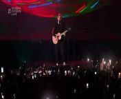 Ed Sheeran interpetan &#39;Shape of You&#39; in Paris &#124; Global Citizen Live