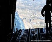 German and French air crews are among those trying to relieve the food shortage in Gaza with airdrops, but their efforts are both difficult and disputed. DW&#39;s Tania Krämer went along with a crew on a mission to drop aid into the beleaguered strip.