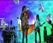 Music video by Rihanna performing Diamonds (Live on SNL). ©: 2012 NBC Studios, Inc. LLC. Distributed by Broadway Video Enterprises. Under License To The Island Def Jam Music Group